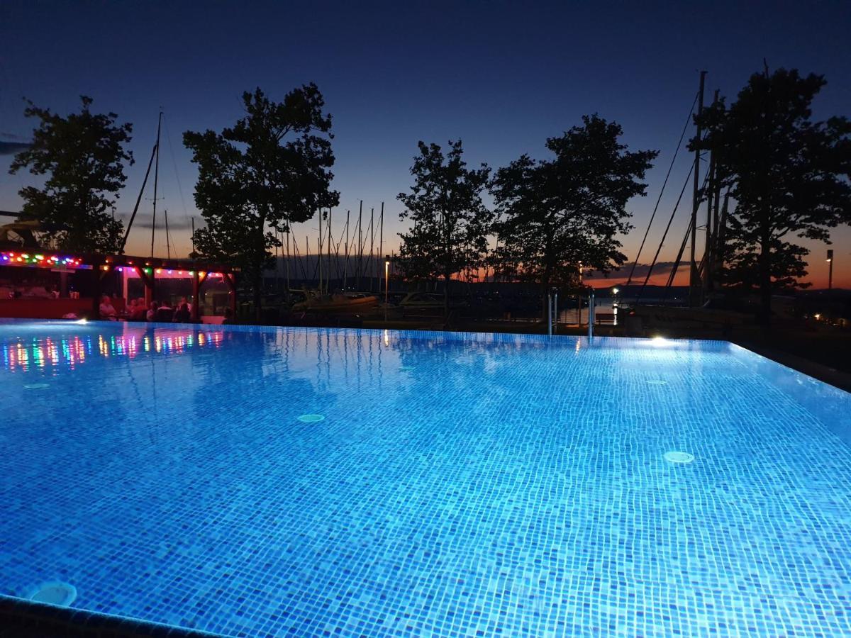 Butique Apartman Balatonlelle Exterior foto